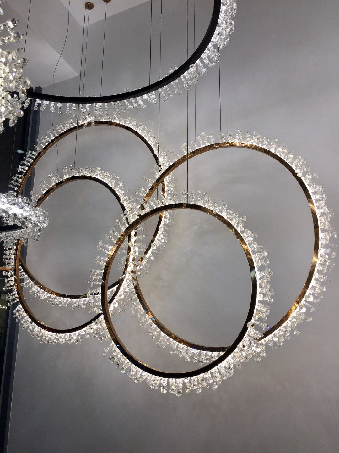 ICY Rings Vertical Custom Pendant light