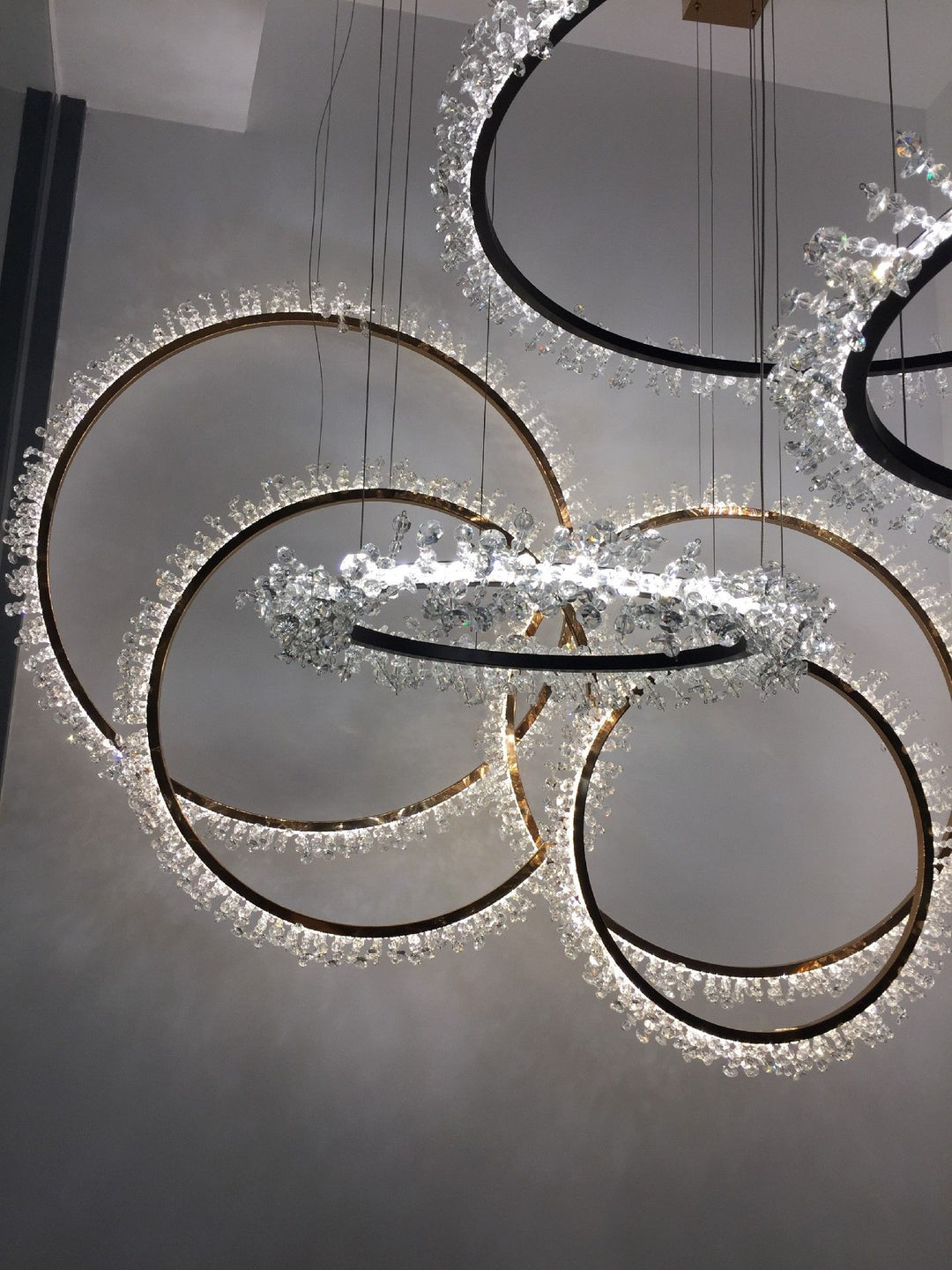 ICY Rings Vertical Custom Pendant light