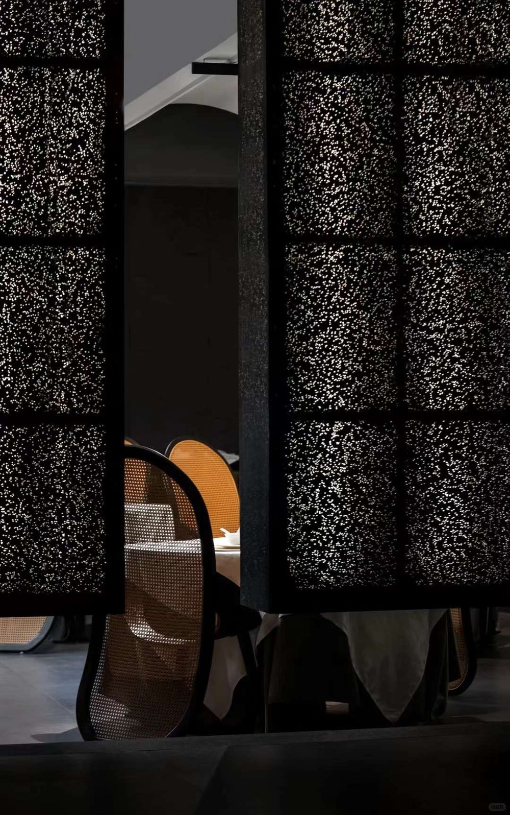 Aluminium foam panels applied to columns for textured architectural interior design