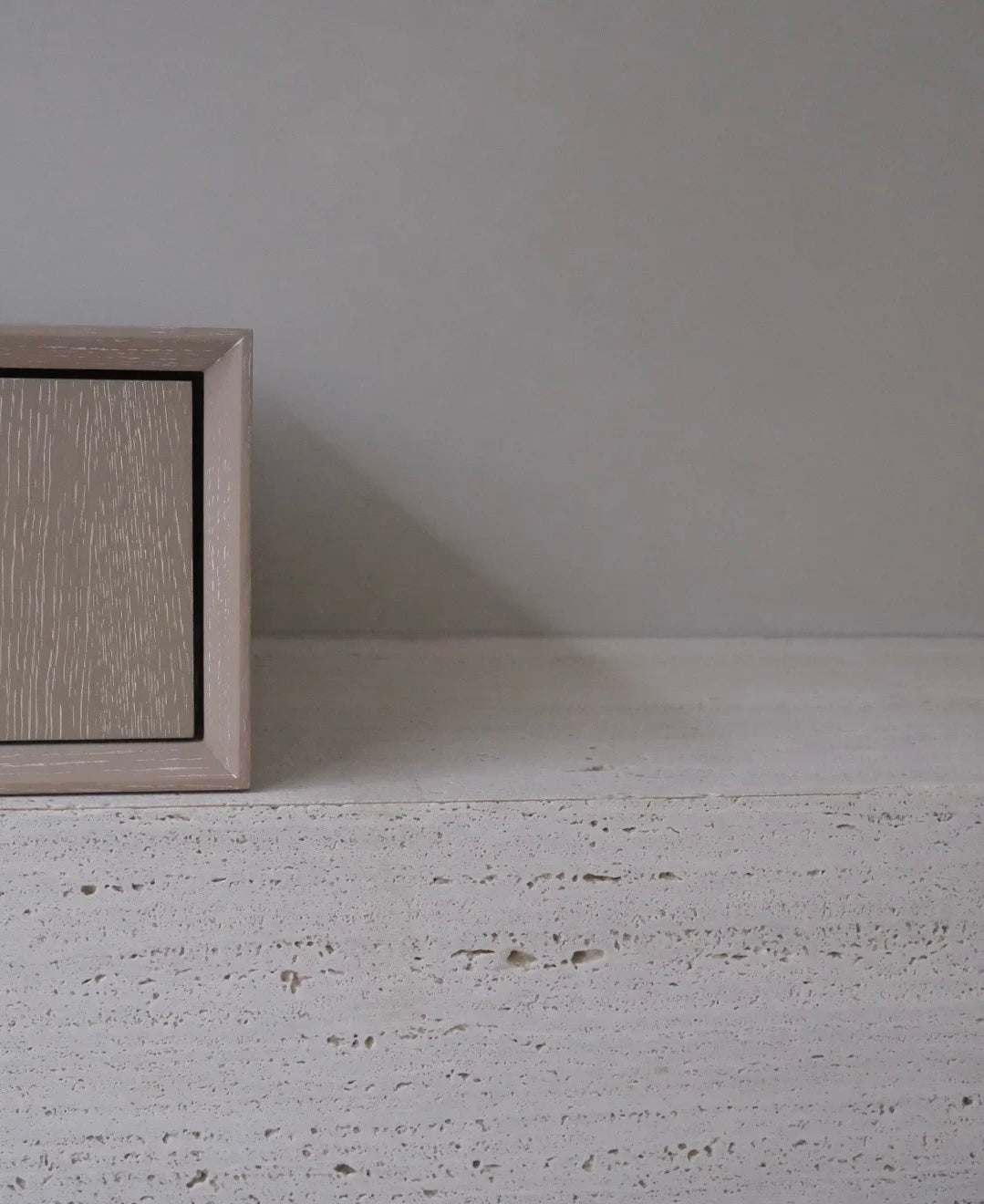 Flexible Soft Stone Linear Travertine panel showing curved installation