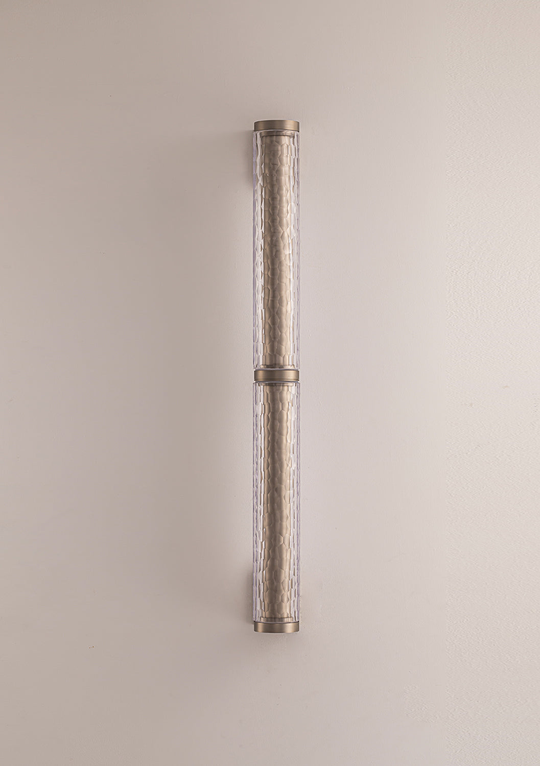 Vertical double wall light with modern linear design